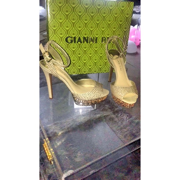 STAR STUDDED! - Picture 4 of 6